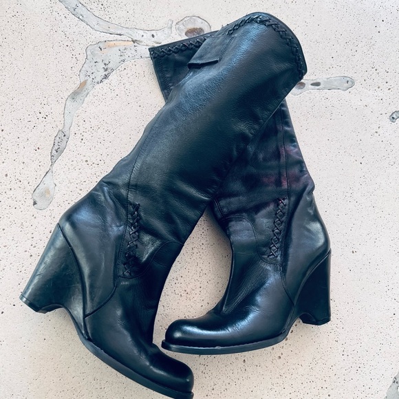 NWOT gorgeous soft leather boots - Picture 3 of 9